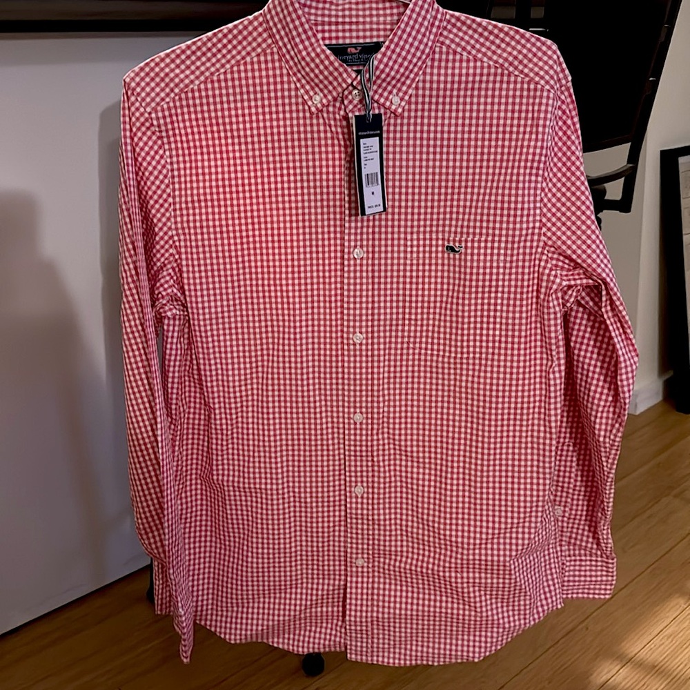 Vineyard Vines Classic Tucker Shirt. Size M. Color Salmon/White. NEW WITH TAGS